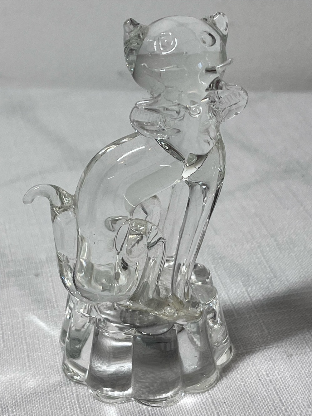 Crystal cat figurine. Perfect for any shelf. Vintage.